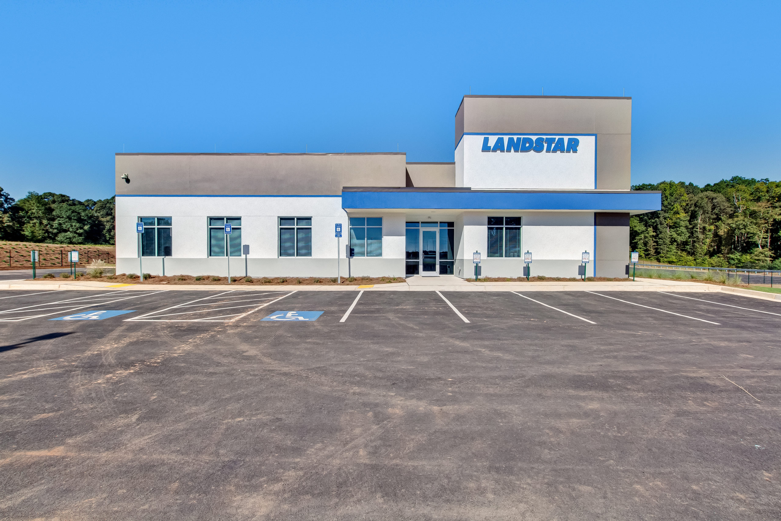 LANDSTAR OPERATIONS CENTER Elkins Construction Commercial Building